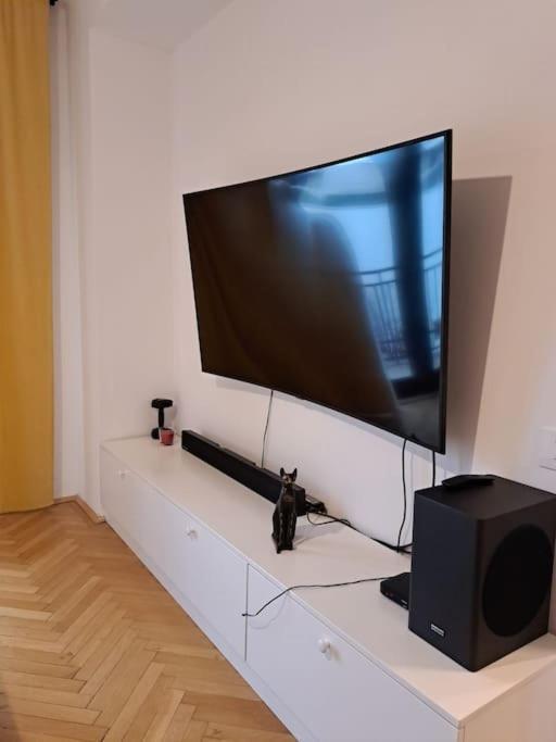Classy Apartment With Parking In The City Center Bucarest Extérieur photo