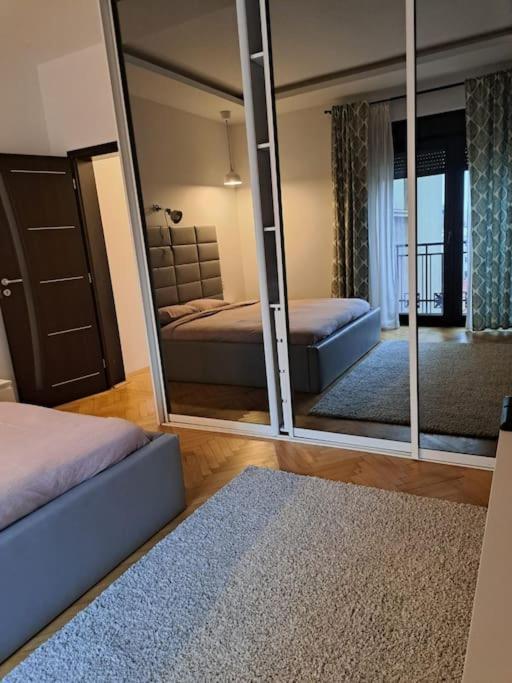 Classy Apartment With Parking In The City Center Bucarest Extérieur photo