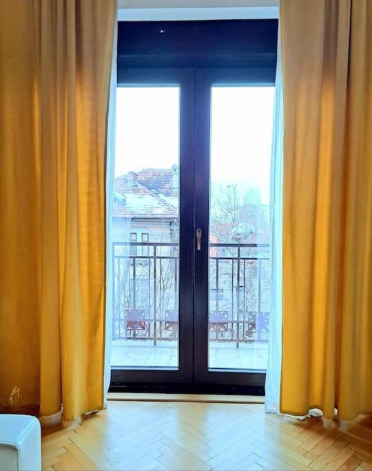 Classy Apartment With Parking In The City Center Bucarest Extérieur photo