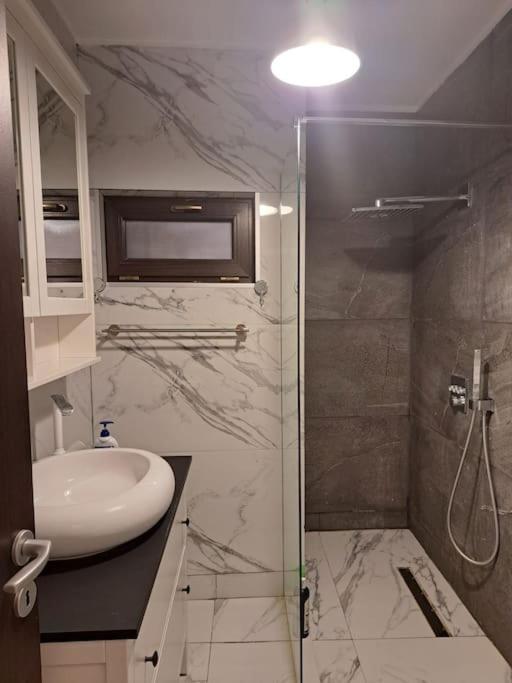 Classy Apartment With Parking In The City Center Bucarest Extérieur photo