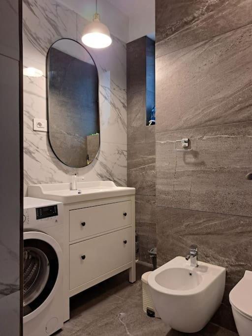 Classy Apartment With Parking In The City Center Bucarest Extérieur photo